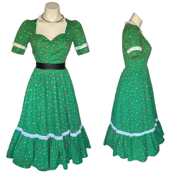 v i n t a g e :: Whimsical Handmade Floral Cottagecore Milkmaid Dress - Picture 6 of 16